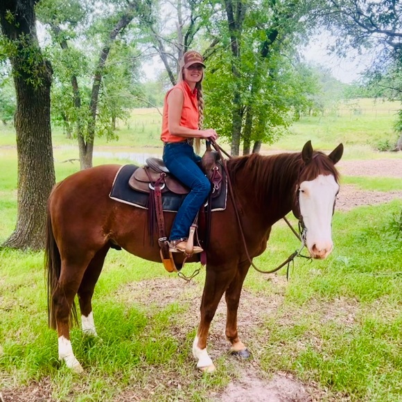 Meet your Posher, Stephanie - Picture 2 of 2